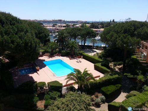 Fotografia z galérie ubytovania Duplex meublé avec terrasse dans résidence avec piscine v destinácii Cap d'Agde