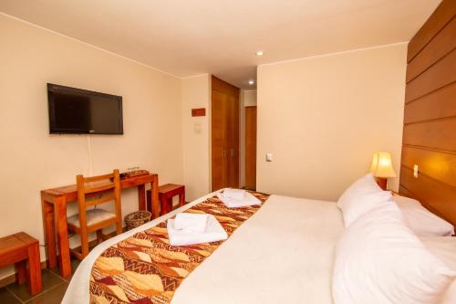 a hotel room with a bed and a desk at Vientos del Sur in Pucón