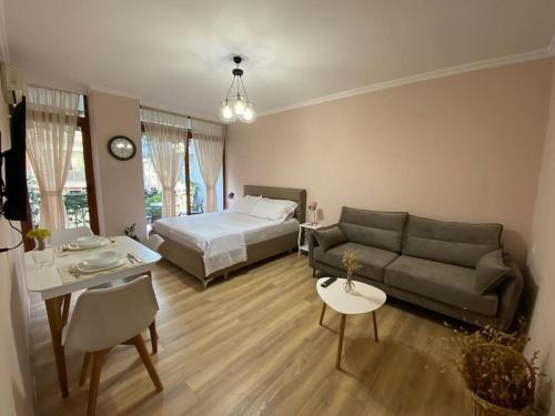 Mimosa’s apartment with lovely balcony