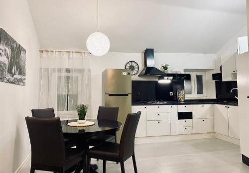 Kuchyň nebo kuchyňský kout v ubytování Apartment Beshtie