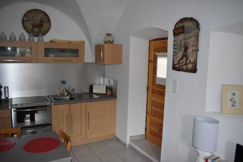 Dapur atau dapur kecil di Charmant logement de 25m2 dans maison de Pays