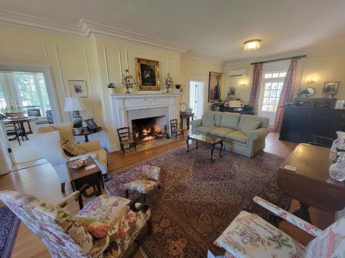 a living room with a couch and a fireplace at Hornsby House Inn in Yorktown