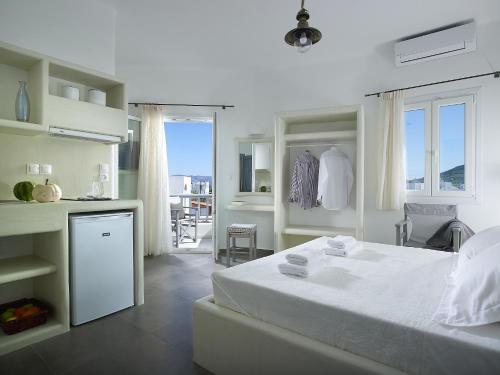 Gallery image of Garifalakis Comfort Rooms in Pollonia
