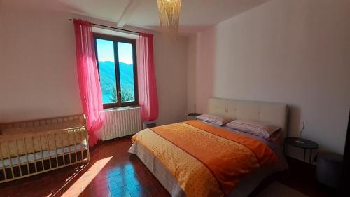 A bed or beds in a room at Flora