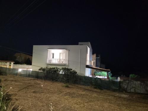 a white house with a window at night at Casa Villaggio Pirandello in Agrigento