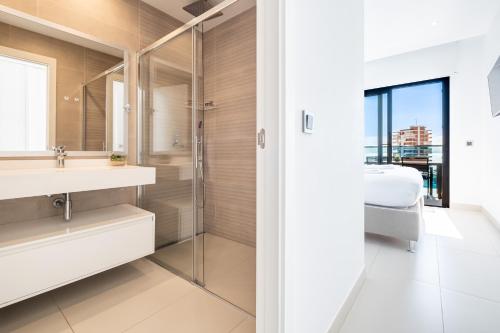 Koupelna v ubytování Sunset Drive Resort Apartment 2-47 Poniente Beach