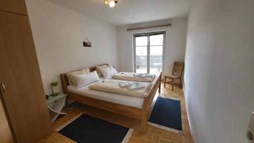 a small bedroom with a bed and a window at Gasthof Moser in Fohnsdorf