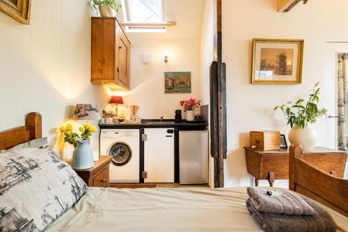 a bedroom with a washer and dryer at The Stables in Kampen