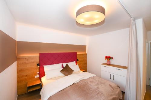Una cama o camas en una habitación de Aparthotel Minderleins Apart