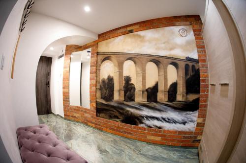 a hallway with a painting on the wall at Apartament Książęcy Gold klimatyzacja in Bolesławiec