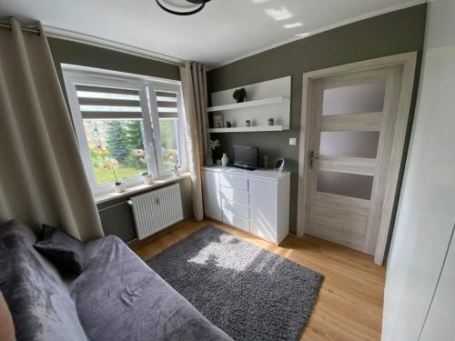 Ένα ή περισσότερα κρεβάτια σε δωμάτιο στο Uroczy apartament blisko Zalewu-Lublin