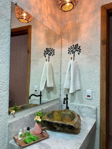 a bathroom with a sink and a mirror at Pousada Preciosa do Arraial - com Natura e L'Occitane - recém inaugurada in Arraial d'Ajuda