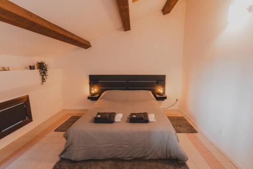 Postel nebo postele na pokoji v ubytování [Duomo - City Center] Appartamento elegante con suite