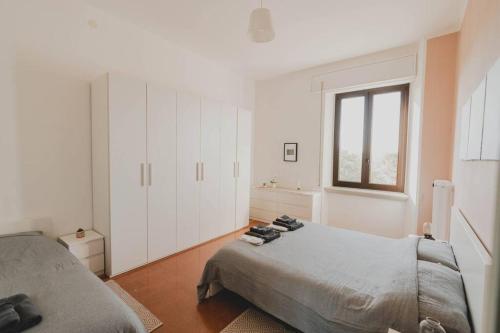 Postel nebo postele na pokoji v ubytování [Duomo - City Center] Appartamento elegante con suite