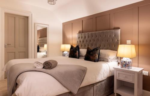 Postel nebo postele na pokoji v ubytování Sperrin View Suite - Luxury space with Budget Friendly pricing