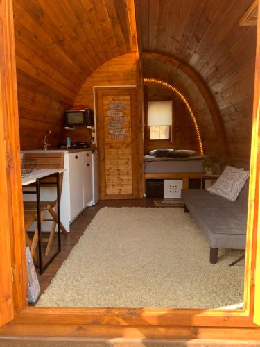 a small room with a table and a kitchen in a cabin at Gallas Pod House in Vouzela
