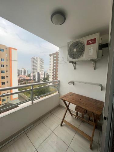 a room with a table and a fan on a balcony at Linda Suite Tonsupa 2 cuadras del mar 2 piscinas Av. Club del Pacifico in Tonsupa