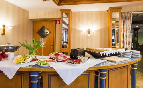 Makanan di atau berdekatan hotel