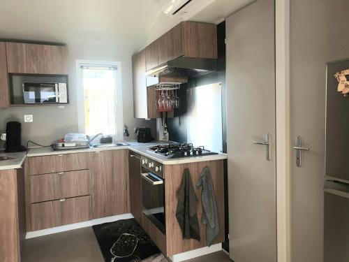 Dapur atau dapur kecil di Mar Estang LUXURY Eden 45m2
