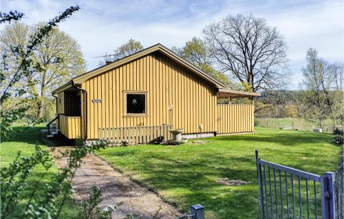 Κήπος έξω από το 2 Bedroom Stunning Home In Hällingsjö