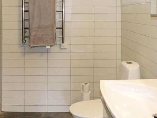 Bilik mandi di 8 person holiday home in MELLBYSTRAND-By Traum