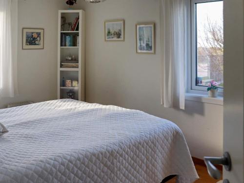 Katil atau katil-katil dalam bilik di 8 person holiday home in MELLBYSTRAND-By Traum
