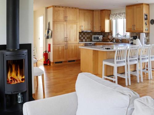 Dapur atau dapur kecil di 8 person holiday home in MELLBYSTRAND-By Traum