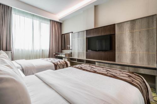 TV a/nebo společenská místnost v ubytování Ano Hotel
