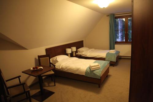 Tempat tidur dalam kamar di Hotel Restauracja Cztery Pory Roku