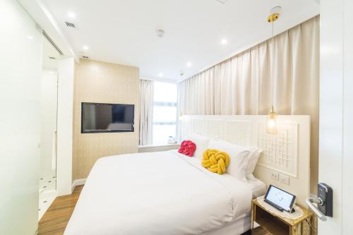 Televiisor ja/või meelelahutuskeskus majutusasutuses Tung Nam Lou Art Hotel