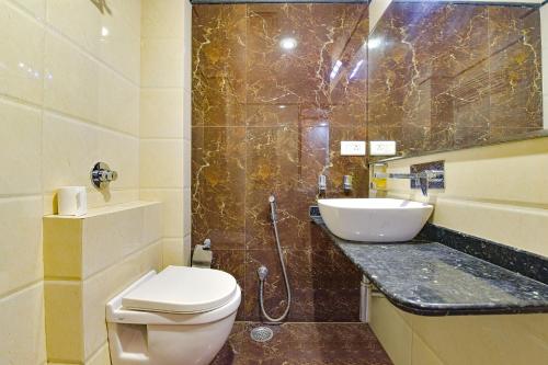 Koupelna v ubytování FabHotel Resolute Gopalpura