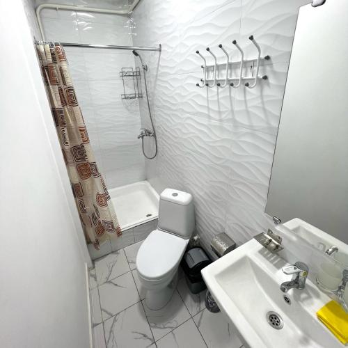 Un baño de ABS Guest House Osh