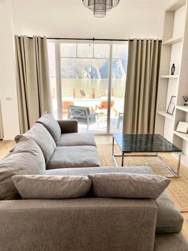a living room with a couch and a glass table at Serenity in Eşelniţa
