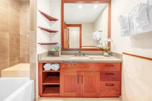 Koupelna v ubytování Hanalei Bay Resort