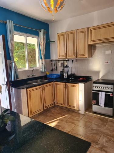 Kuchyň nebo kuchyňský kout v ubytování Karibuni palace mtwapa