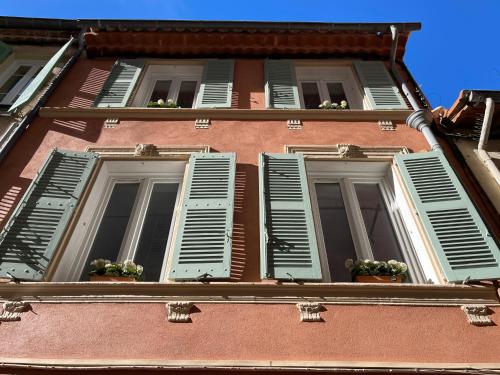 Rue Guillaumont heart of old Antibes photo 3