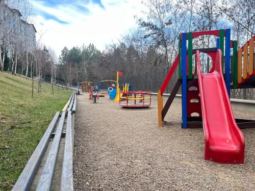Parc infantil de Paris Evening