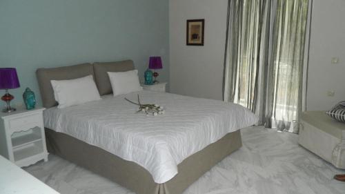 Una cama o camas en una habitación de Marmara Studios