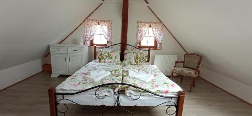 Un pat sau paturi într-o cameră la Chalupa Jahůdka Kunžak