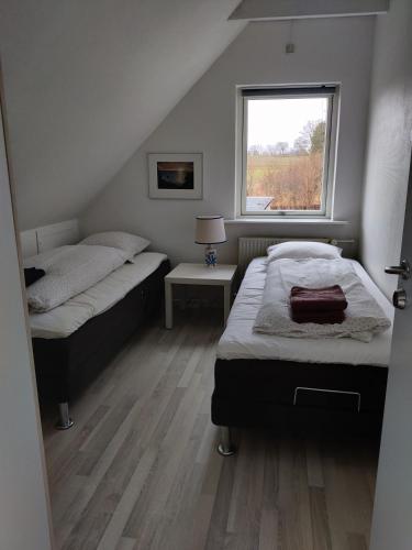Ένα ή περισσότερα κρεβάτια σε δωμάτιο στο Rosengård