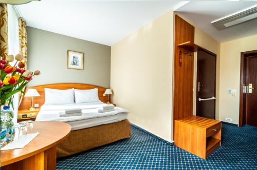 Postel nebo postele na pokoji v ubytování Warmiński Hotel & Conference