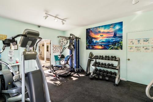 Fitness centrum a/nebo fitness zařízení v ubytování Fairway Terrace F-107