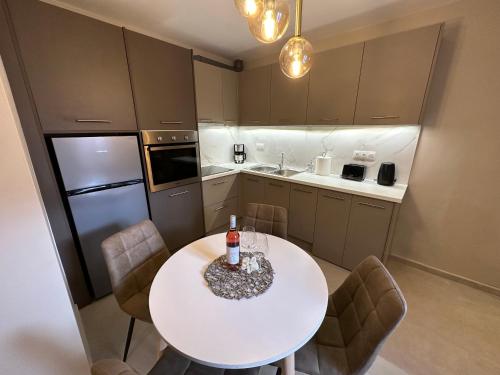 Η κουζίνα ή μικρή κουζίνα στο NIMA Holiday Home