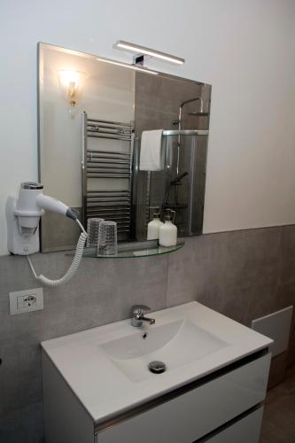 a bathroom with a white sink and a mirror at Torre San Bonifacio - Locazione Turistica in San Bonifacio