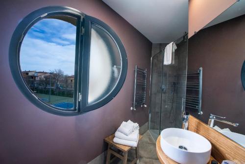 A bathroom at Sotopalacio HSR