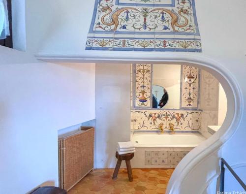 a small bathroom with a tub and a mirror at Résidence Cala Montgo in L'Escala