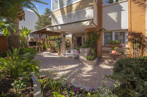 Casa adosada con piscina comunitaria Solo familias no grupos de jovenes