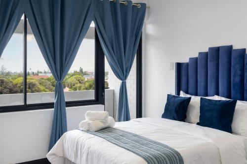 Postel nebo postele na pokoji v ubytování Loxton apartment