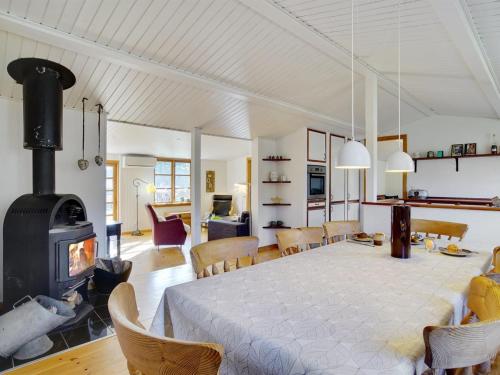 - un salon avec une table et une cheminée dans l'établissement Holiday Home Ilena - 16-3km from the sea in Sealand by Interhome, à Borup
