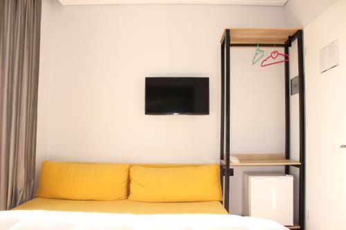 TV a/nebo společenská místnost v ubytování Bebi Hotel And Apartments